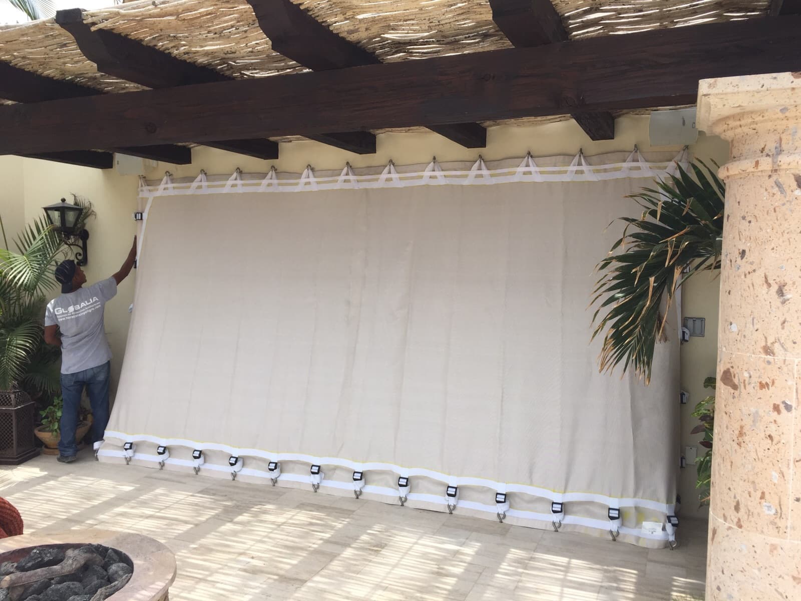 Detalle de instalación de malla anticiclónica